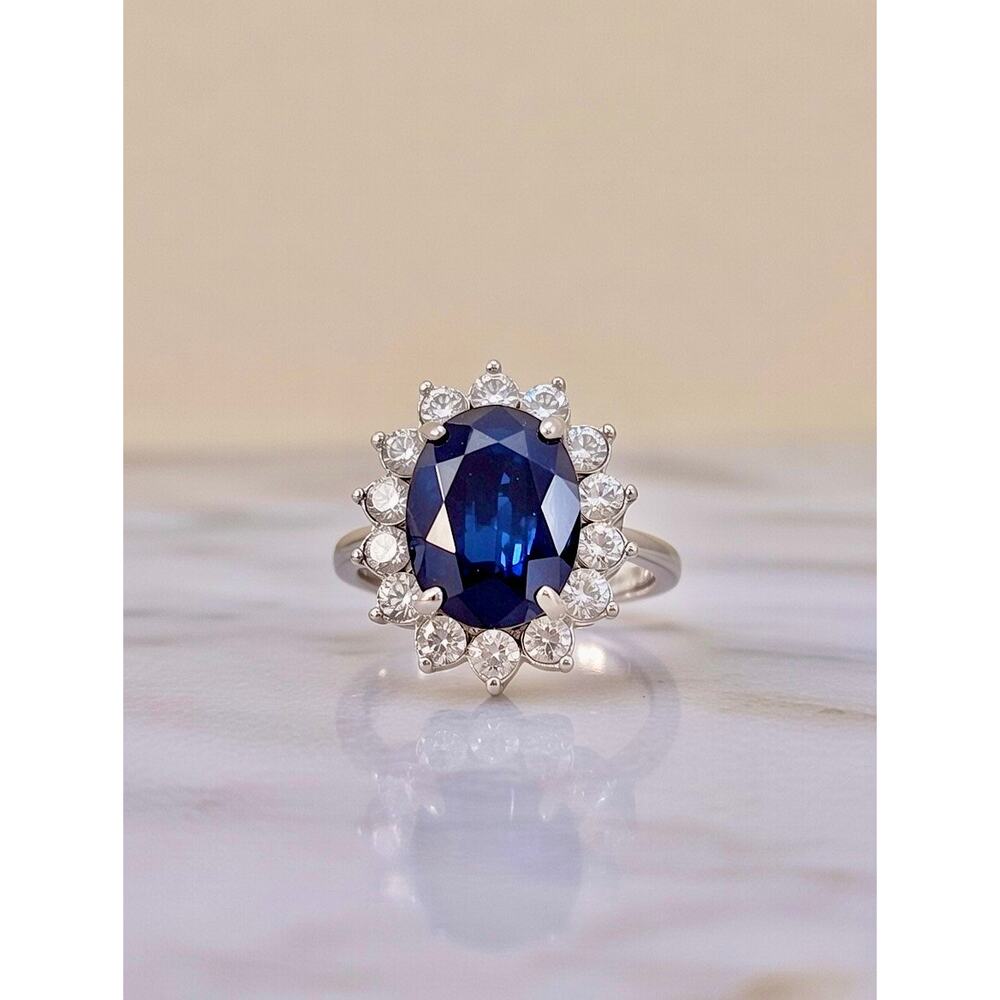 Kate Middleton Inspired Sapphire Halo Ring Size 6.5 💙